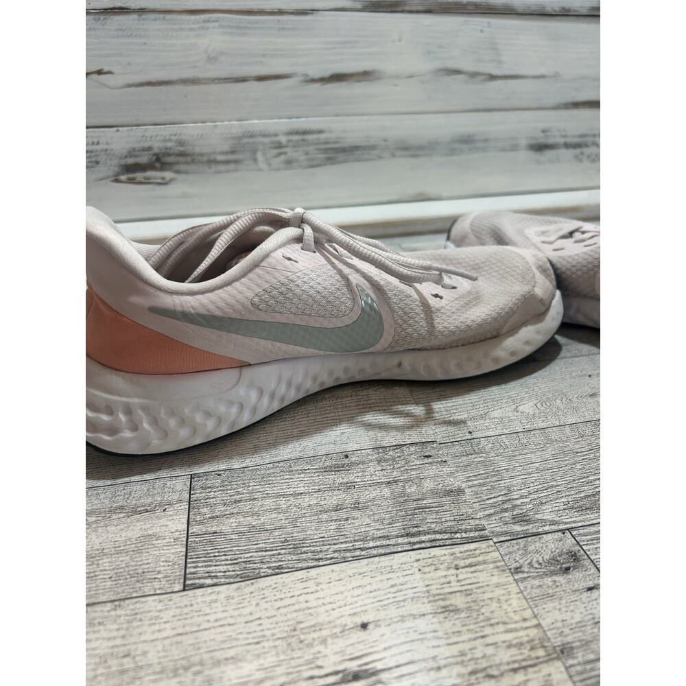 Nike sneakers Revolution 5 Womens Size 6Youth Pink White Black - Picture 6 of 9